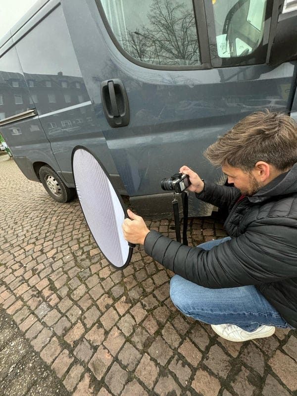 Dokumentation eines Unfallschadens für das Schadengutachten in Kaarst